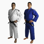 Judogi Adidas J730 Champion II IJF Slimfit con strisce